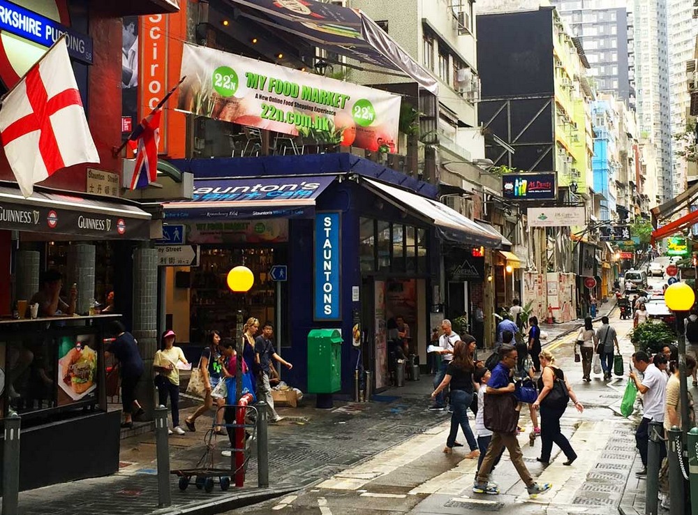 Достопримечательности Гонконга: район с барами на Staunton Street