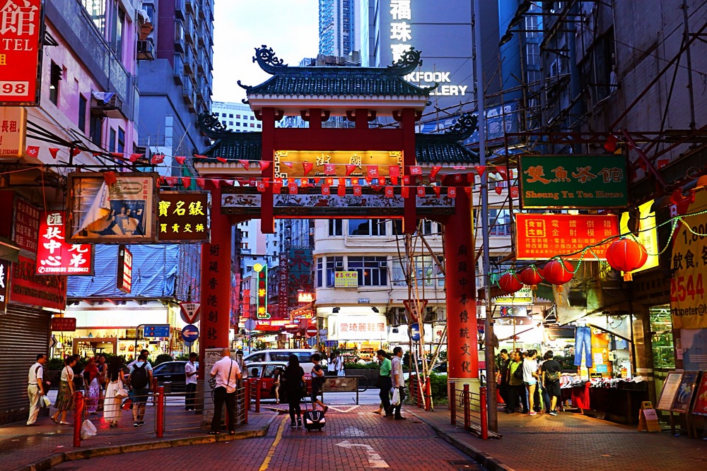 Достопримечательности Гонконга: Ночной рынок на Темпл-стрит