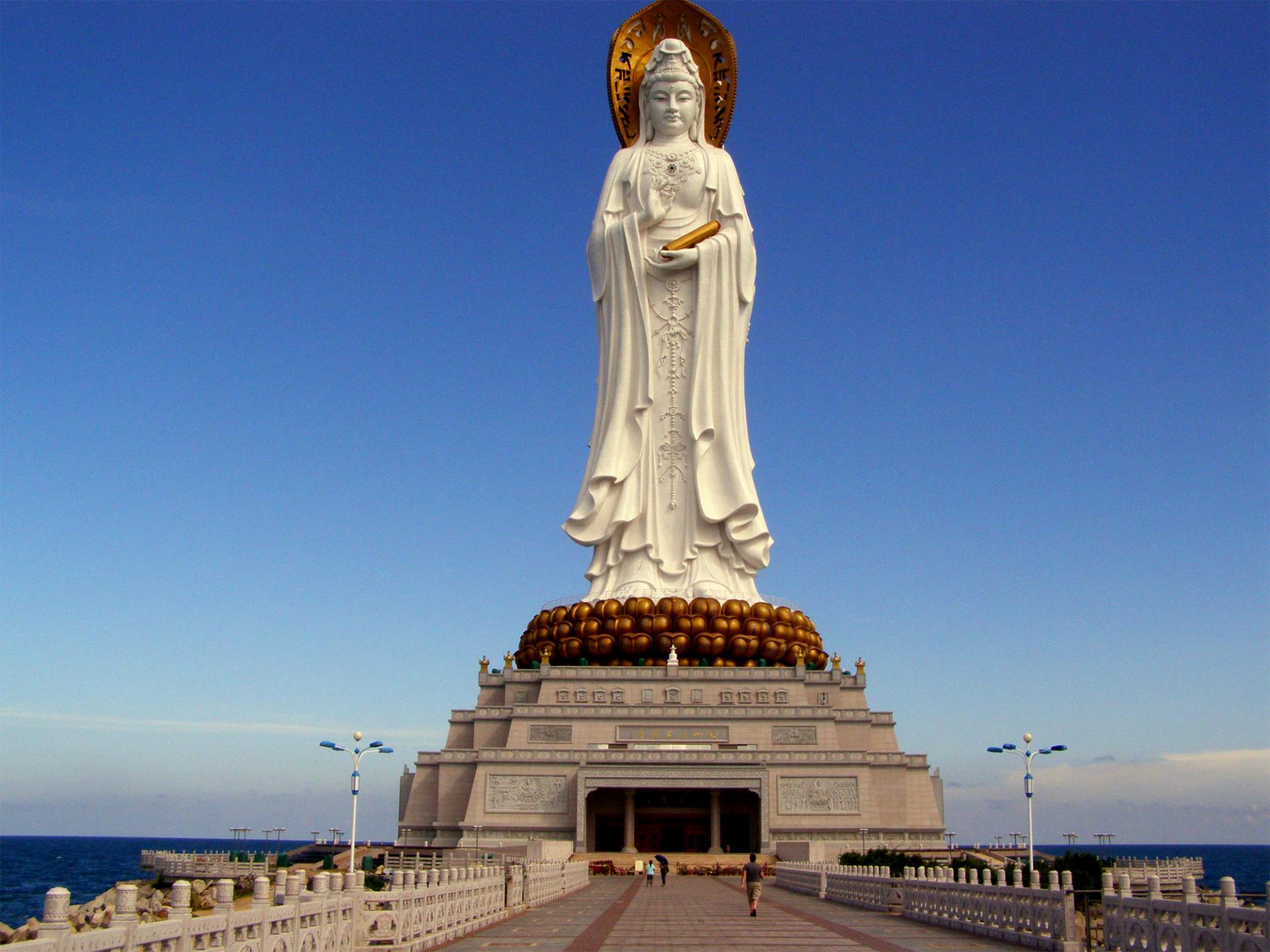 статуя богини Гуаньинь