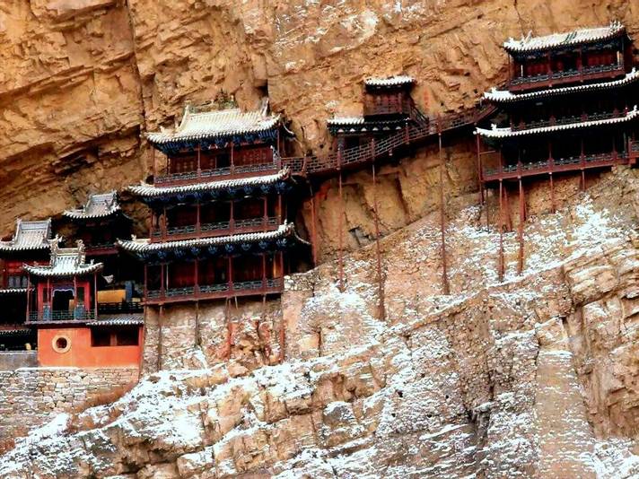 Храм «Сюанькунсы» в ущелье Хэншаньских гор