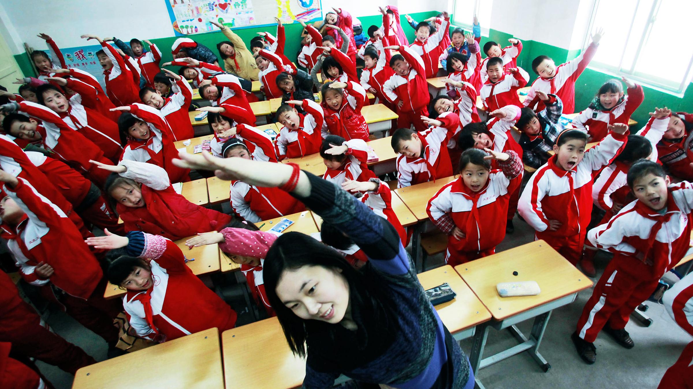 Китайская школа видео. Средняя школа в Японии физра. Школа в Китае. Начальная школа в Китае. Средняя школа в Китае.
